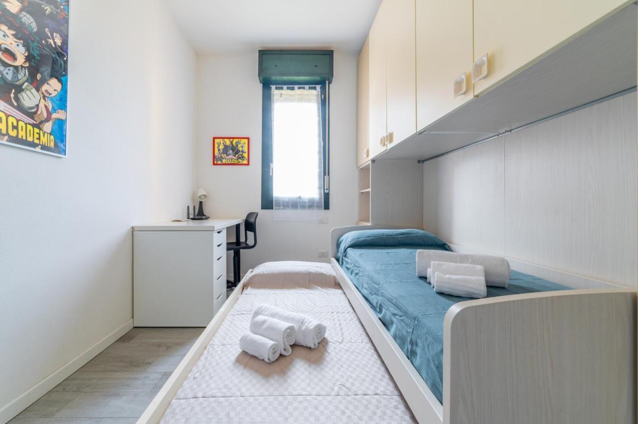 Parma Residential Apartment Con Balcone Buitenkant foto