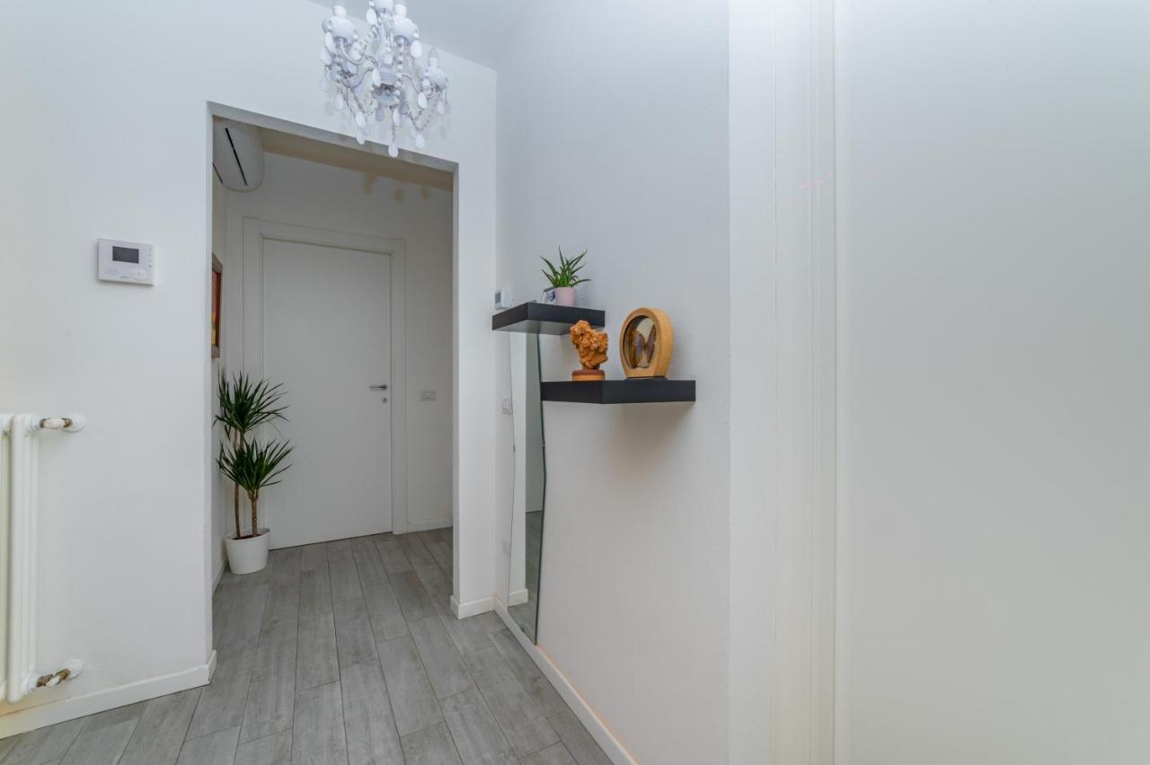 Parma Residential Apartment Con Balcone Buitenkant foto